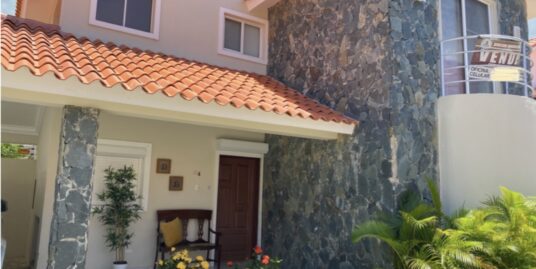 VILLA EN METRO COUNTRY CLUB, JUAN DOLIO